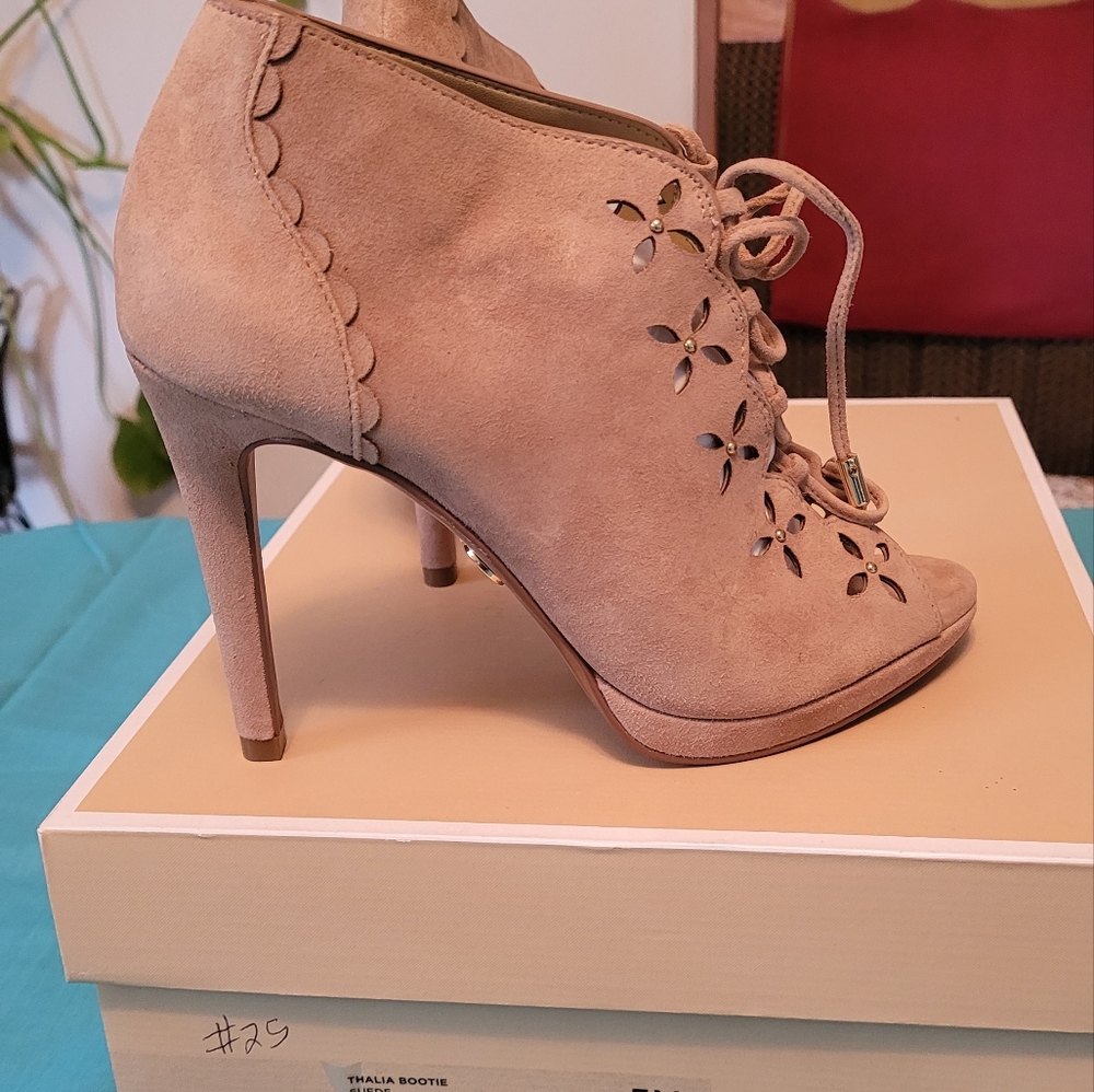 Michael Michael Kors suede cutout bootie - Picture 5 of 5